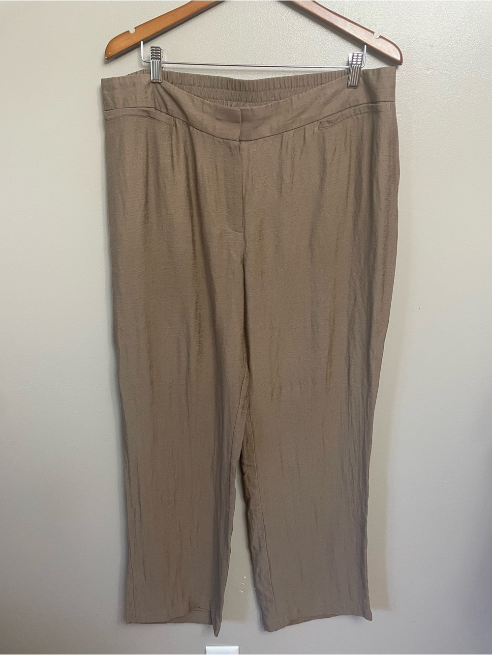 Chico’s travelers 2.5 Large brown waist straight leg casual travel zipper